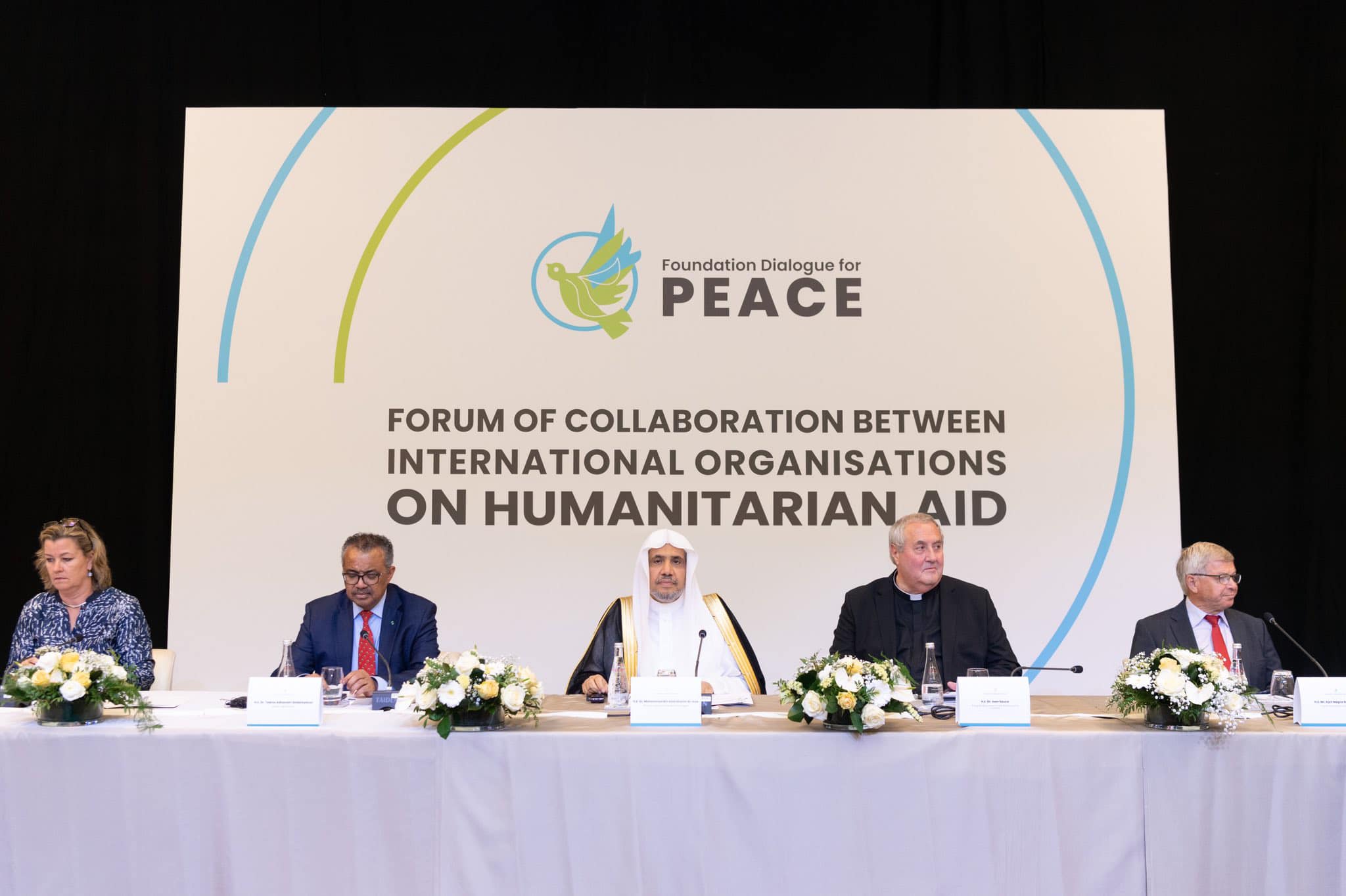 NJ.E. generalni sekretar Lige muslimanskog svijeta, prof.dr. Muhamed Al-Isa je bio počasni gost na forumu "Saradnja međunarodnih organizacija u humanitarnim oblastima" u Ženevi.