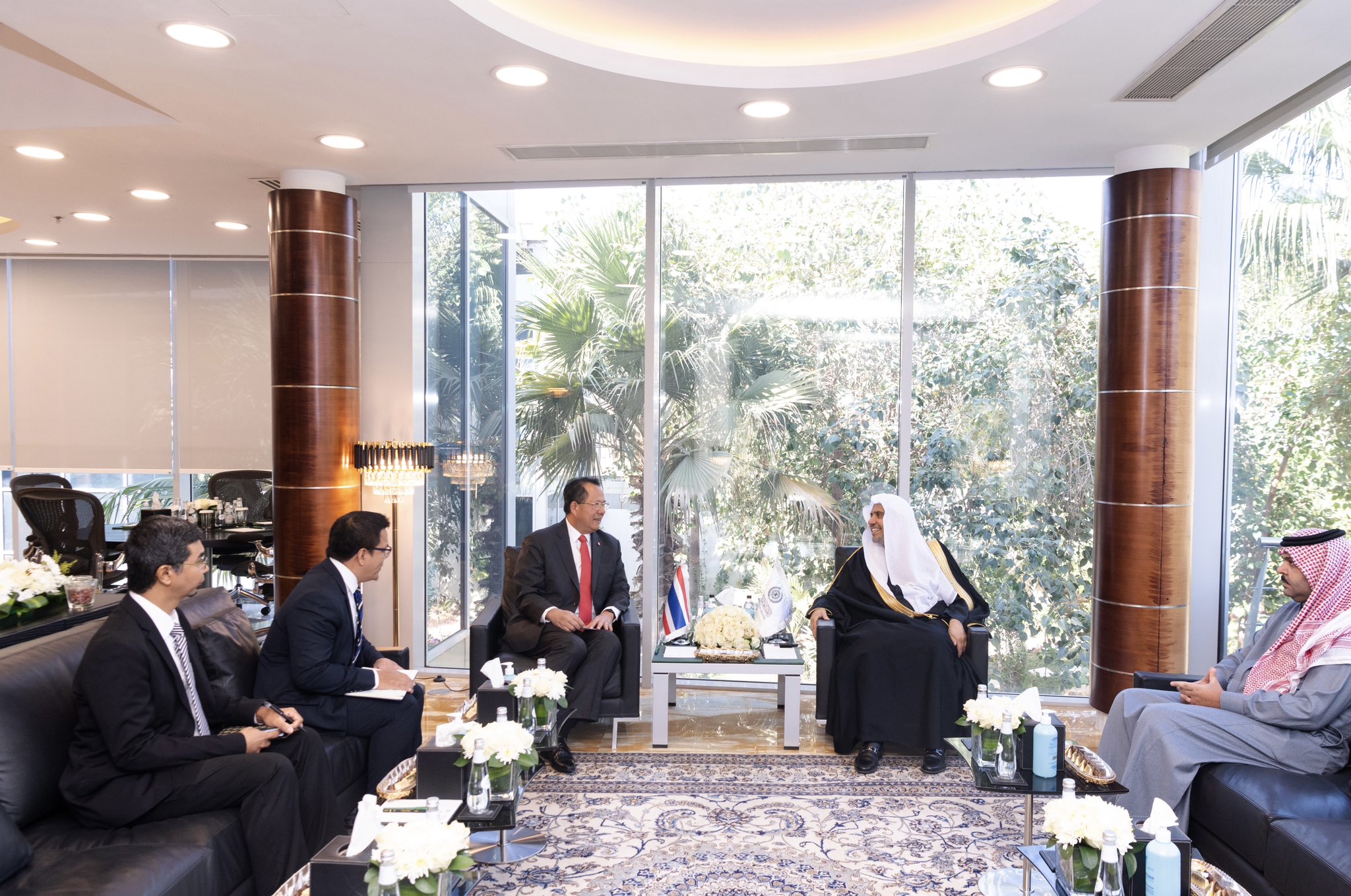 NJ.E. prof.dr. Muhamed Al-Isa se poslijepodne sastao sa ambasadorom Kraljevine Tajland u Kraljevini Saudijskoj Arabiji, uvaženim Darmom Boonthamom